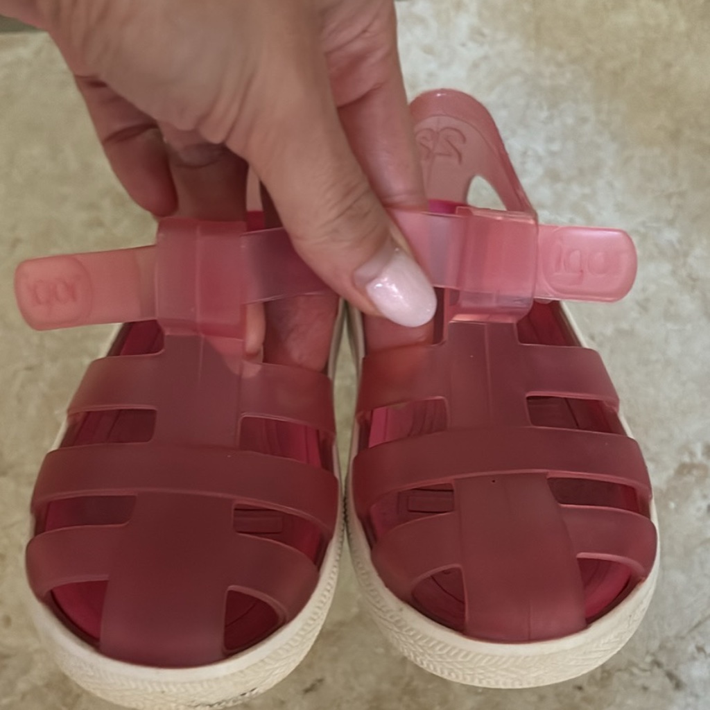 Igor Brand Water Shoes Size 6 22